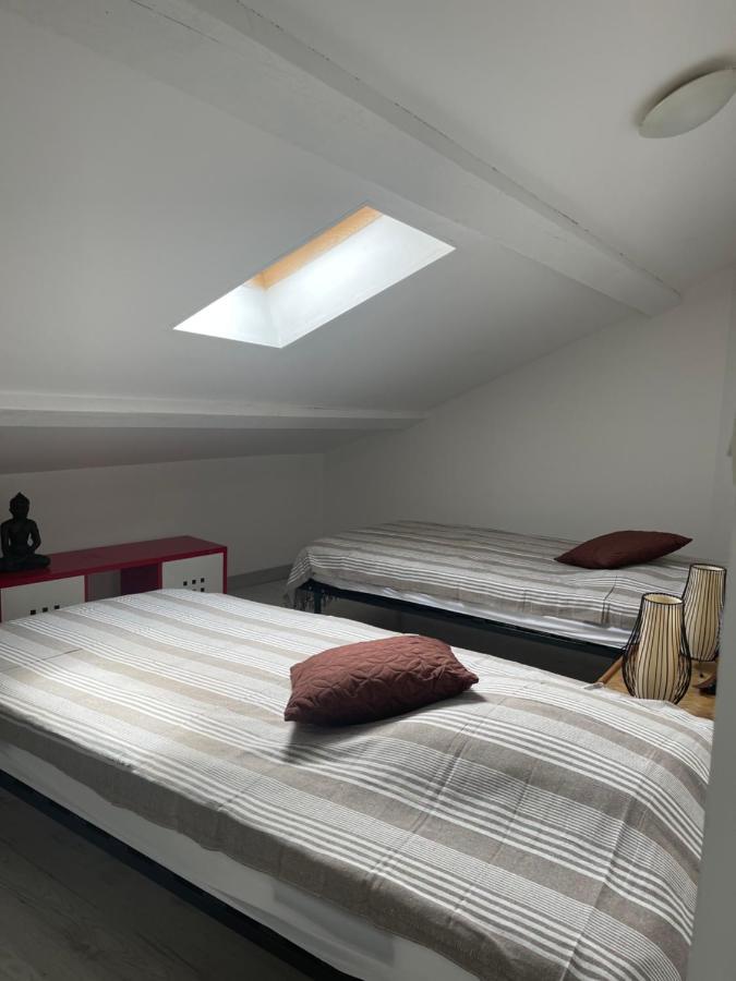 Appartement Climatise Centre-Ville De Narbonne Dans Comble 4 Couchages Exteriör bild